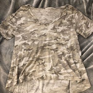 Gap EUC Grey Camouflage T Shirt High Low Sz M